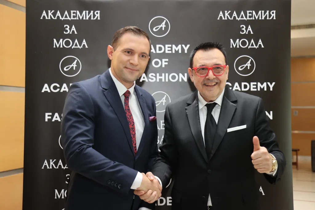 Проф. Любомир Стойков заедно със Златимир Йочев. Фото: © Академия за мода / Ромео Чолаков