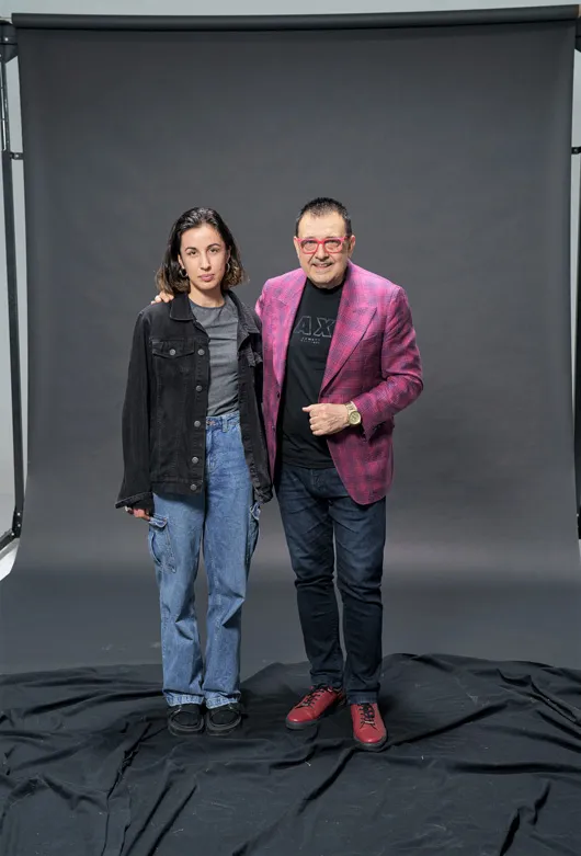 Ния Топалова заедно с проф. Любомир Стойков - работен момент от фотосесията в студиото на Дилян Марков.