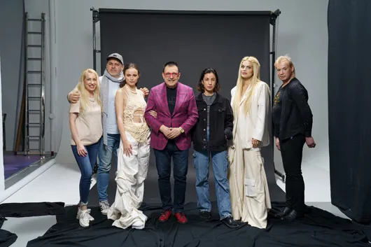 Хелена Тодорова и Вероника Стефанова участваха в заснемането на фотосесията на Ния Топалова. Прически: Александър Иванчев - салон за красота V&A Glamour, грим: Виктория Стефан, модели Вероника Стефанова и Хелена Тодорова.
Фото: © Дилян Марков