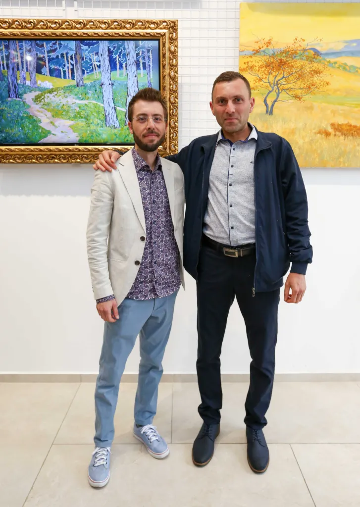 Художникът Костадин Жиков и Пламен Петков. Фото: © Алма комуникация / Петър Станев