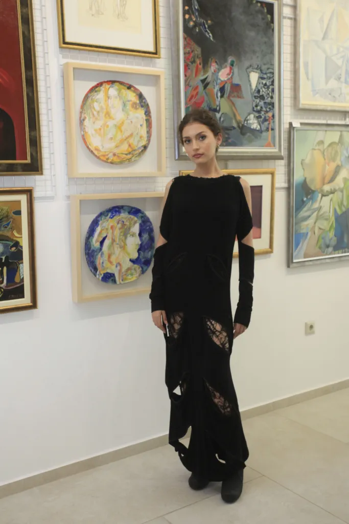 Кая Ценкова в тоалет на Minoar. Фото: © Академия за мода / Вили Николов