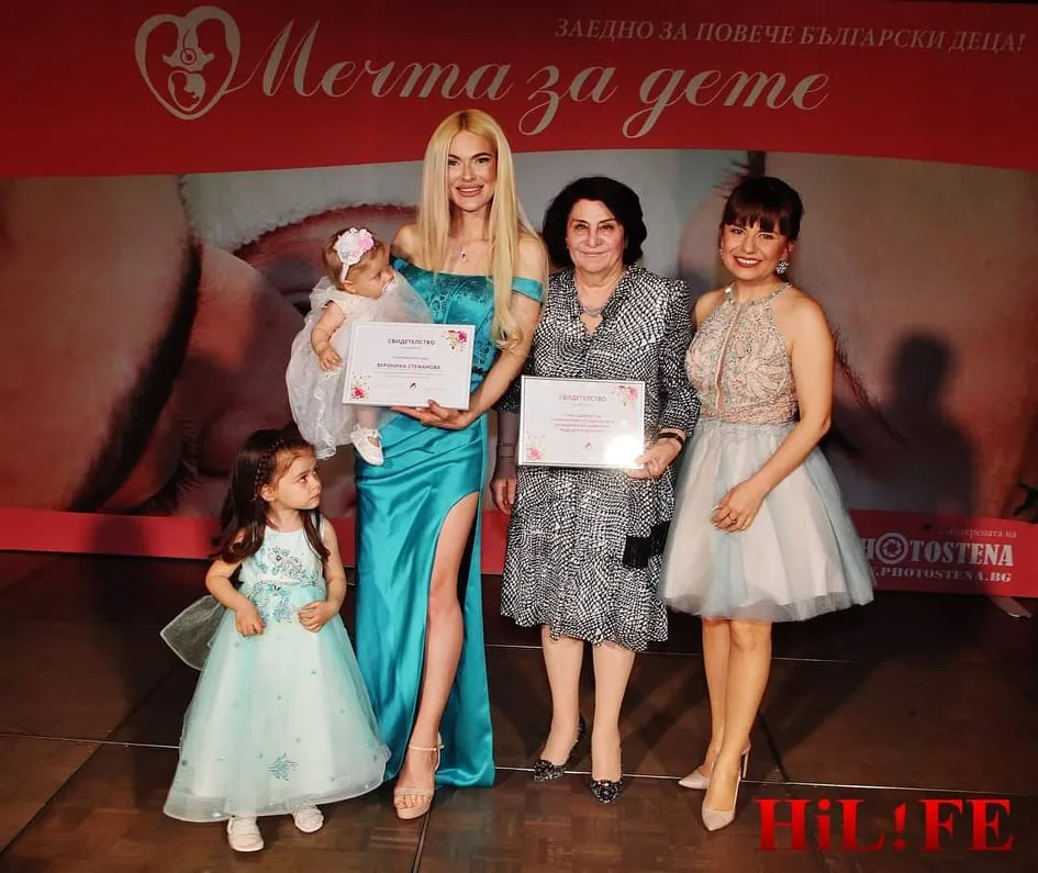 Вероника Стефанова – Мис България Свят 2017 и лице на националната кампанията „Роди дете в България“ заедно с нейните деца, г-жа Виолина Маринова и Ивелина Рускова. Фото: Хайлайф