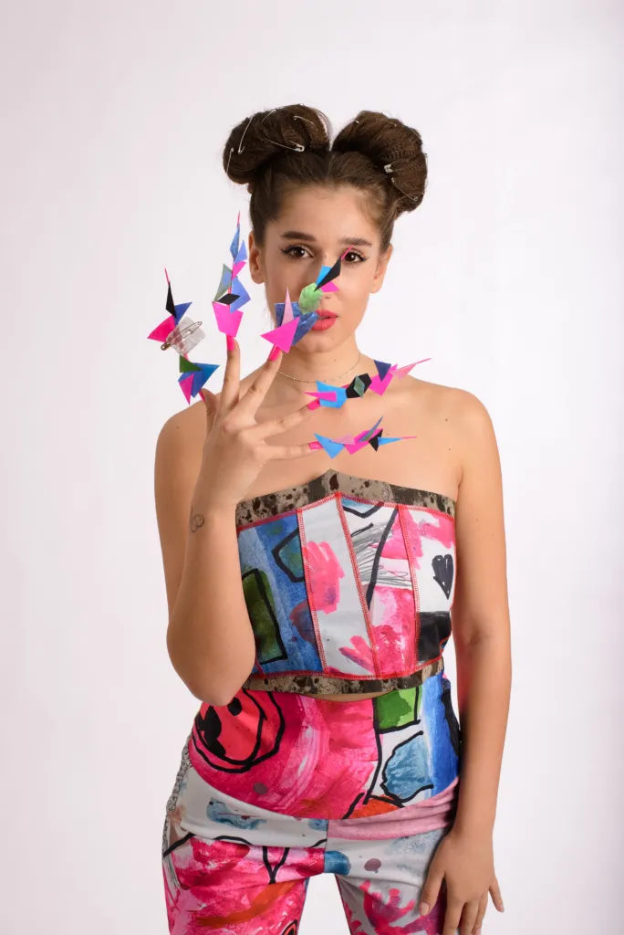 Моделът Никол Орозова в тоалет на бранда Reflet, инспириран от детска рисунка. Фото: © Ивайло Симеонов