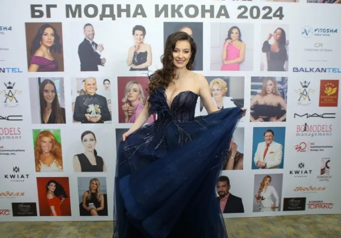 Очарователната водеща Гери Дончева Янков, облечена в рокля на модна къща „Алегра“. Фото: Академия за мода / Хайлайф