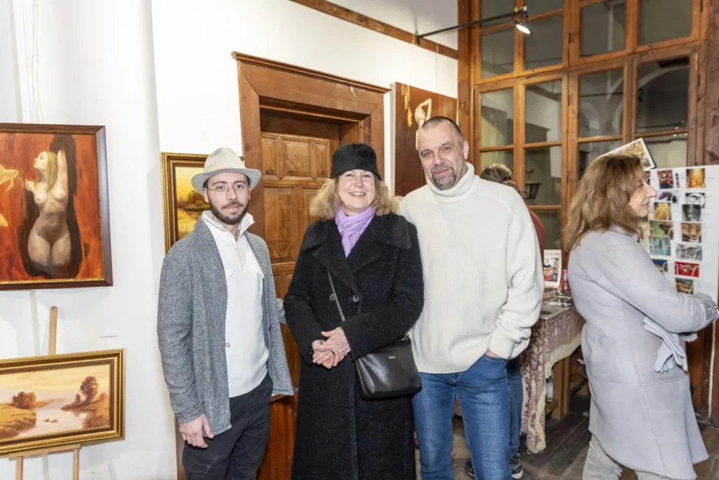 Гости на изложбата. Фото: Благовест Попов