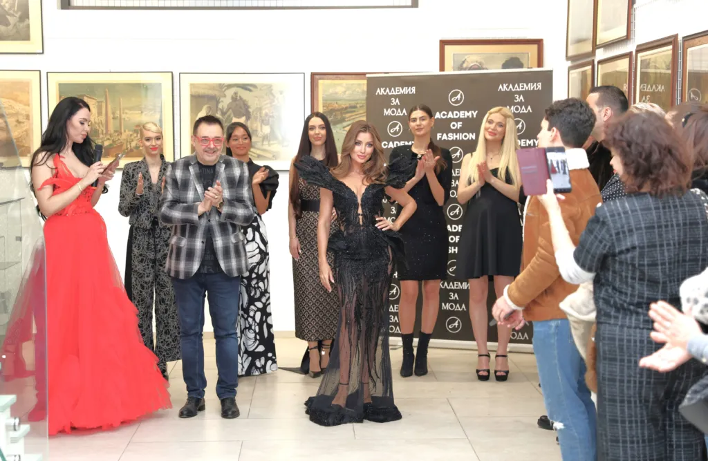 Саня Борисова с тоалет на Стоян Радичев. Фото: Академия за мода / Петър Станев