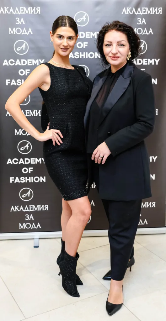 Мария-Микаела Вълчева с тоалет на Поля Кинова и Поля Кинова. Фото: Академия за мода / Петър Станев