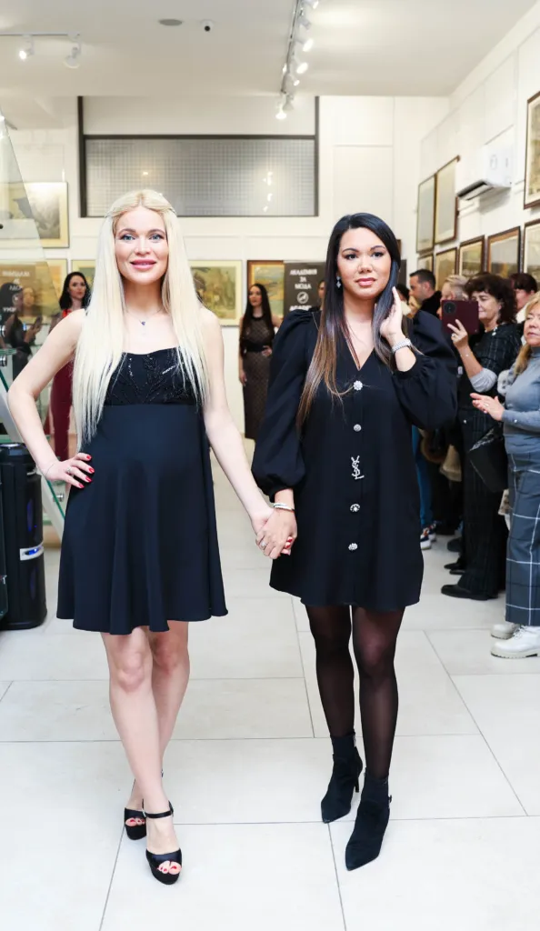 Вероника Стефанова с тоалет на Таня Ян и Таня Ян. Фото: Академия за мода / Петър Станев