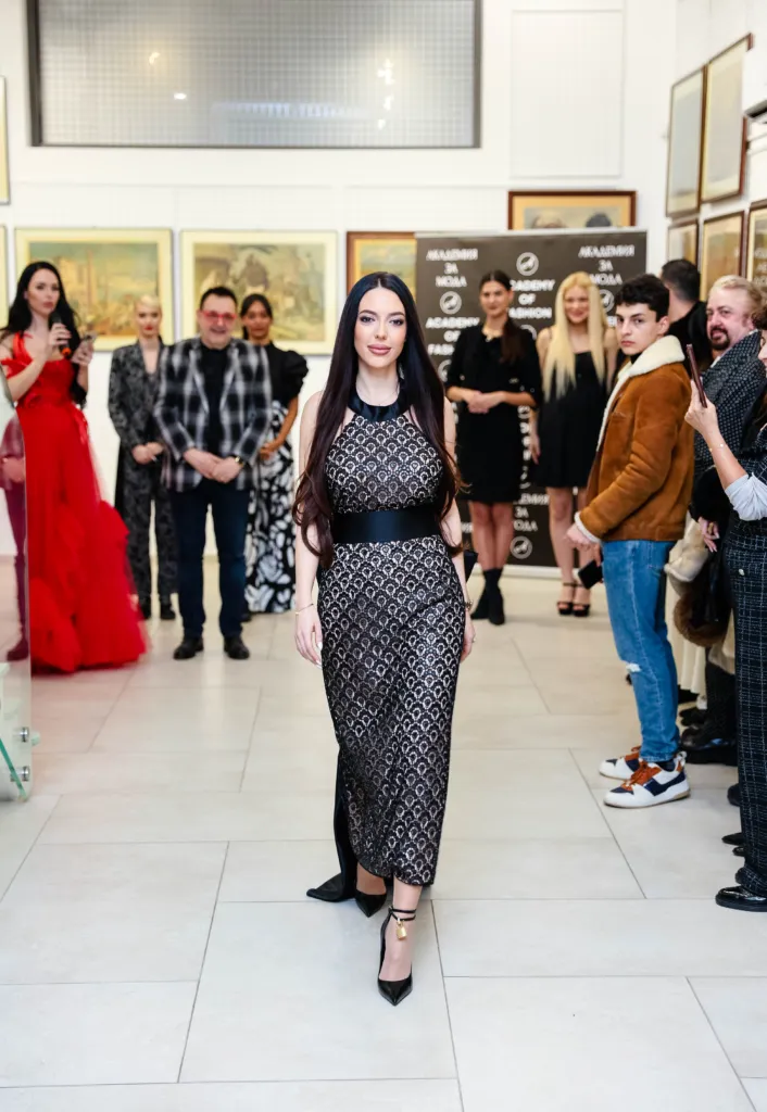 Жана Янева с тоалет на Ивет Апостолова. Фото: Академия за мода / Петър Станев