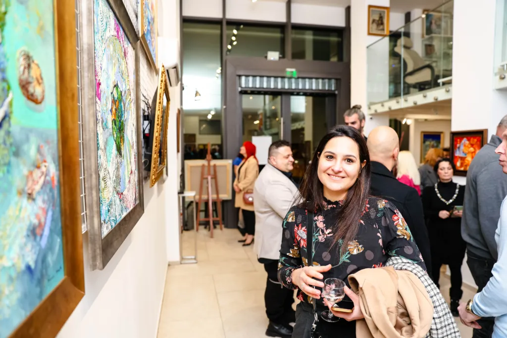 Гости на изложбата. Фото: Алма комуникация / Петър Станев