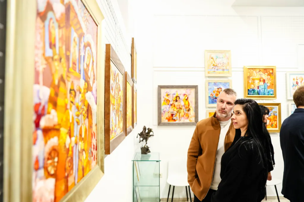 Гости на изложбата. Фото: Алма комуникация / Петър Станев