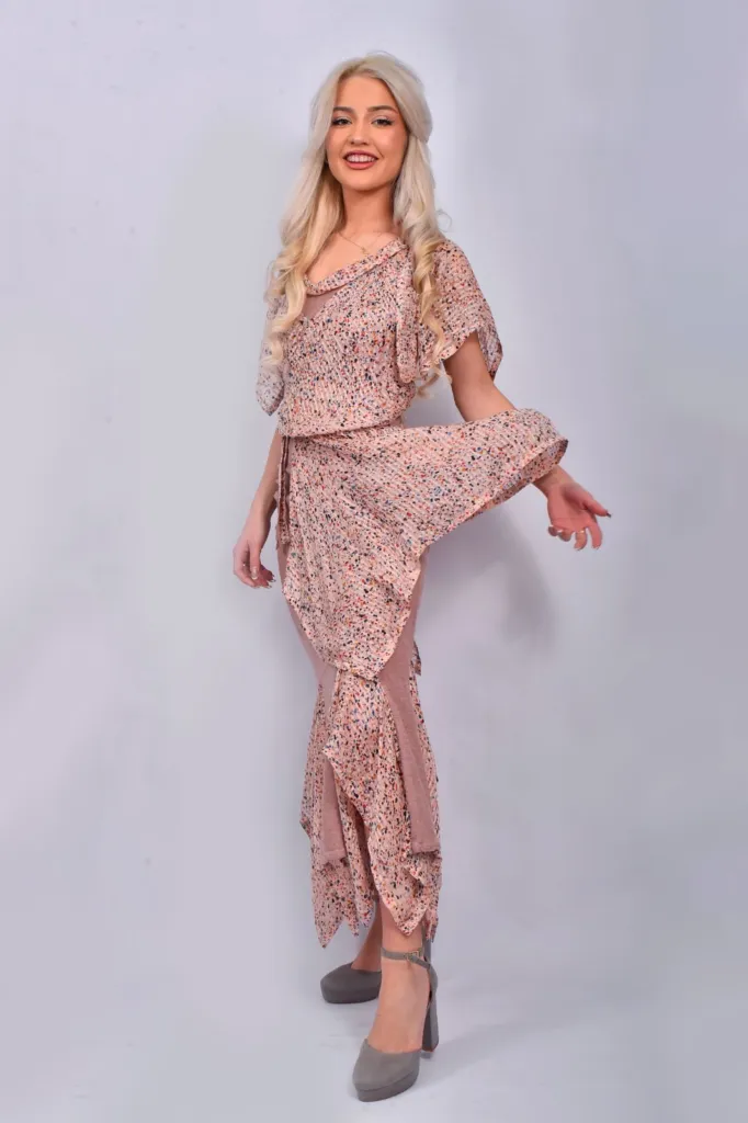 Аутфит от колекцията на Аксел Харди за пролет 2025. Модел: Зари Баждарова – Мис Търновград
Фото: Нено Вълковски