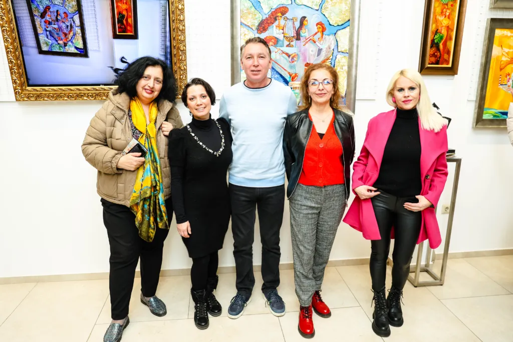 Гости на изложбата. Фото: Алма комуникация / Петър Станев