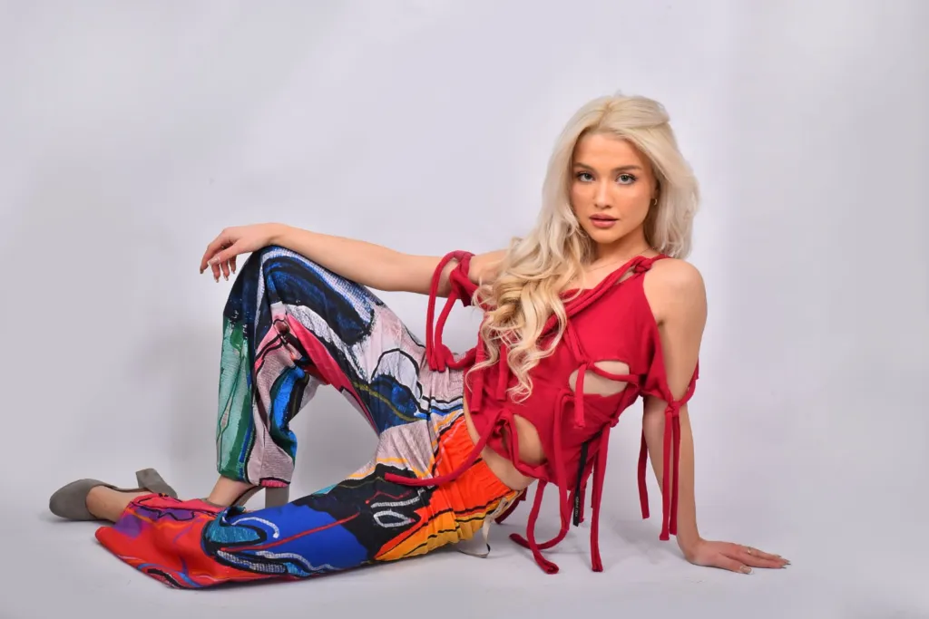 Модел от колекцията на Аксел Харди за пролет 2025. Фото: Нено Вълковски Модел: Зари Баждарова – Мис Търновград