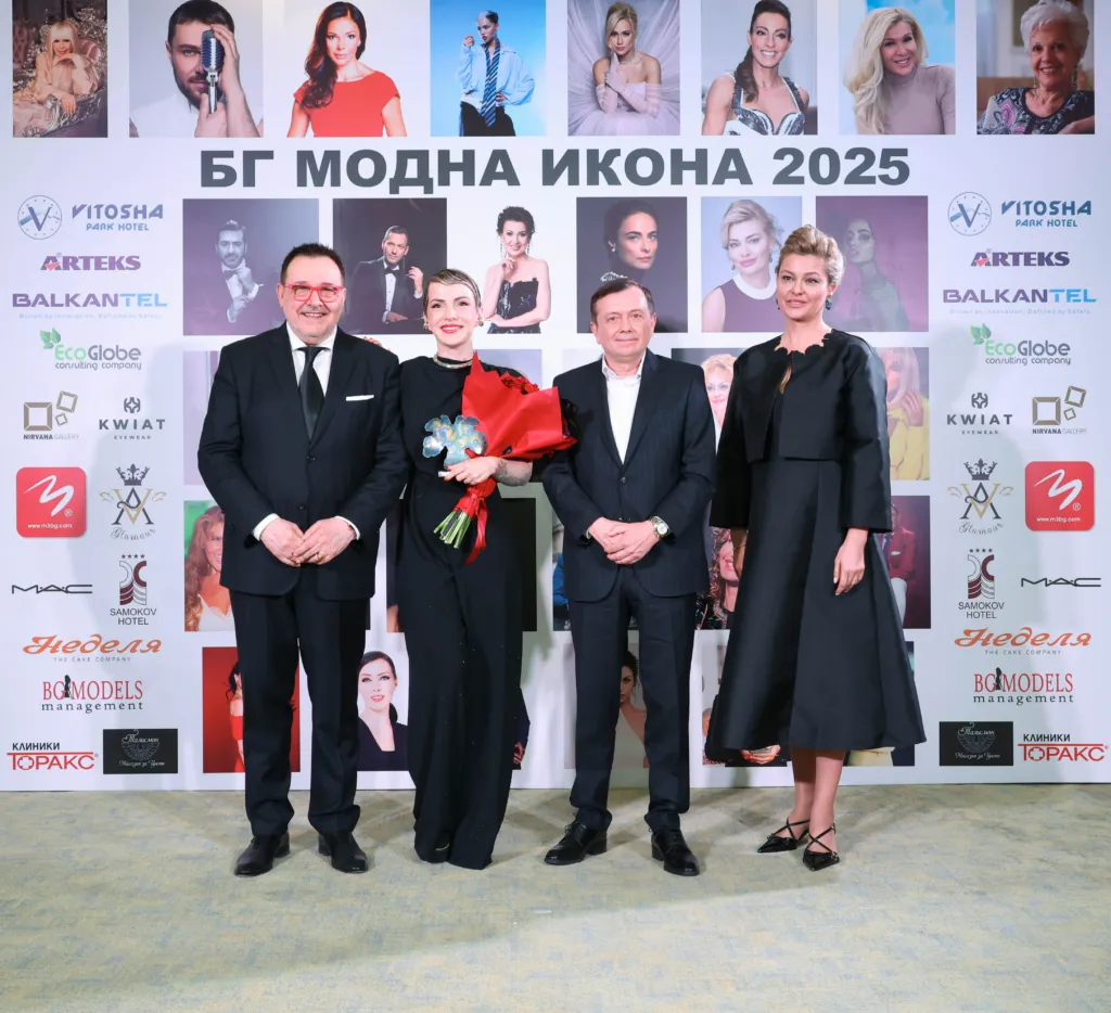 Награждаване на Поли Генова – проф. Любомир Стойков, Поли Генова, Христо Дурчев и Десислава Зафирова. Фото: Академия за мода / Хайлайф