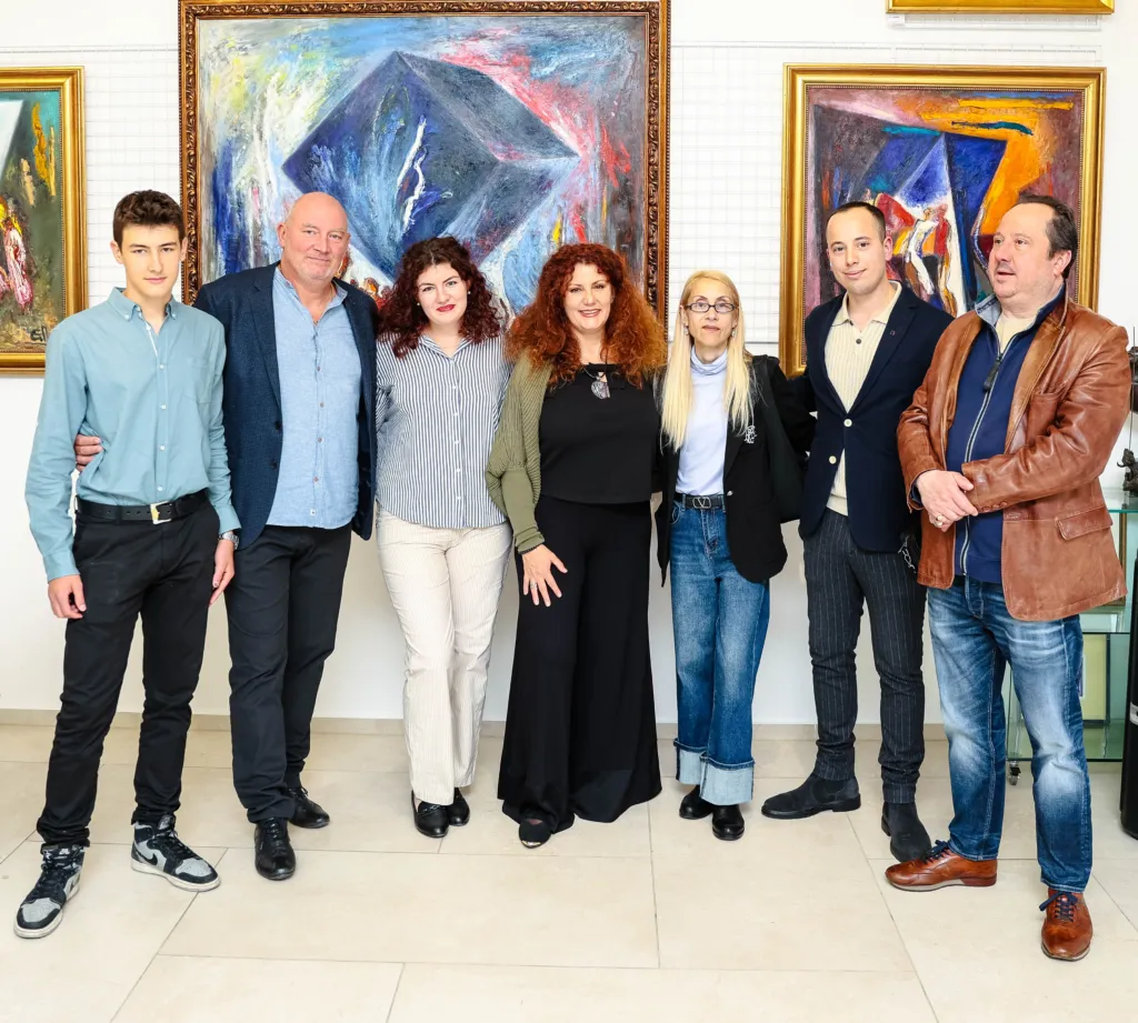 Васил Банов и Стою Пиронков с техните семейства. Фото: Алма комуникация / Петър Станев