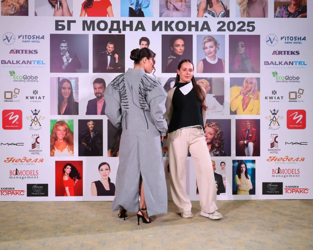 Кристина Русева и моделът, който представя нейно предложение. Фото: Академия за мода / Хайлайф