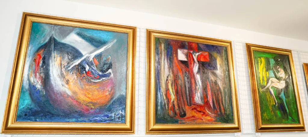 Картини от изложбата „Енчо Пиронков – живопис – колекция Банови“. Фото: Алма комуникация / Петър Станев