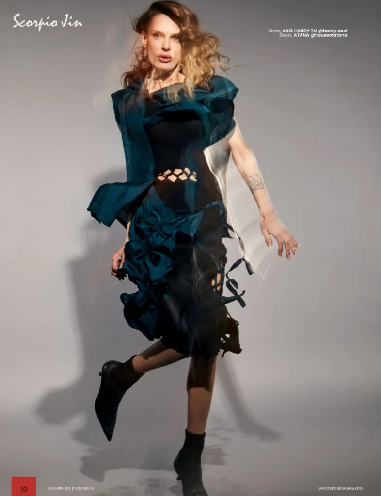 Бразилският топмодел Лайла Пачеко в рокля “Power” на Аксел Харди на корицата на Scorpio Jin Magazine. Фото: Алекс Королковас