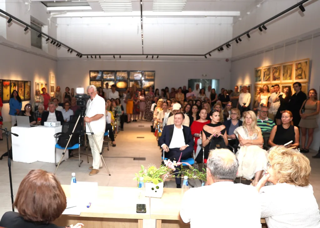 Гости на премиерата на книгата на проф. Любомир Стойков „Стилът на диктаторите: Хитлер, Мусолини, Сталин“. Фото: Алма комуникация / Петър Станев