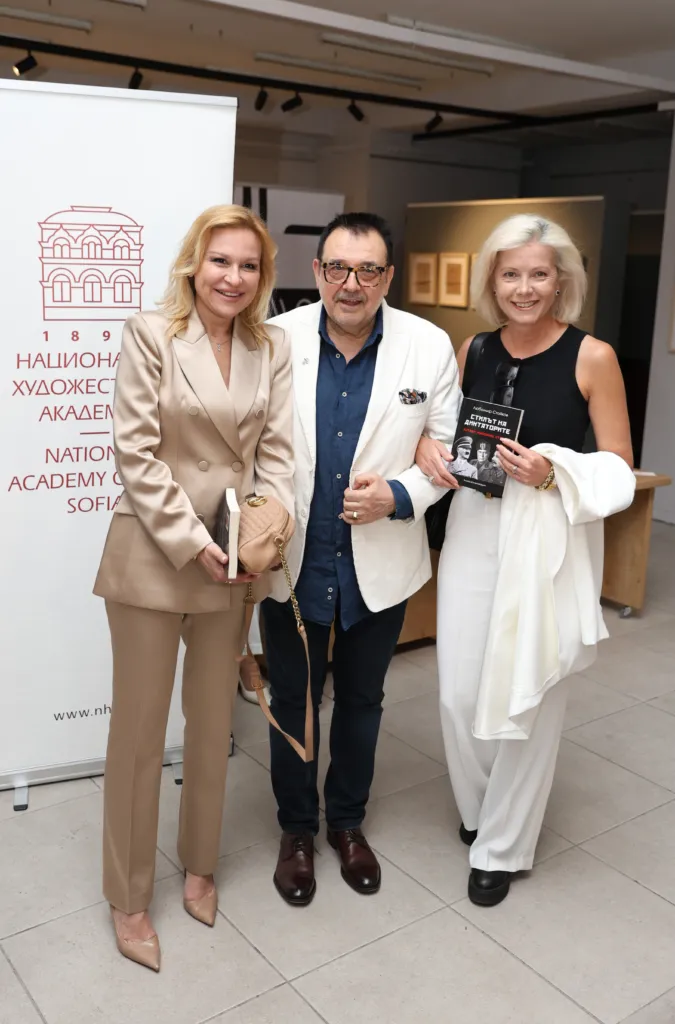 Проф. д.н. Любомир Стойков заедно с Габриела Наплатанова и Валентина Войкова. Фото: Алма комуникация / Петър Станев