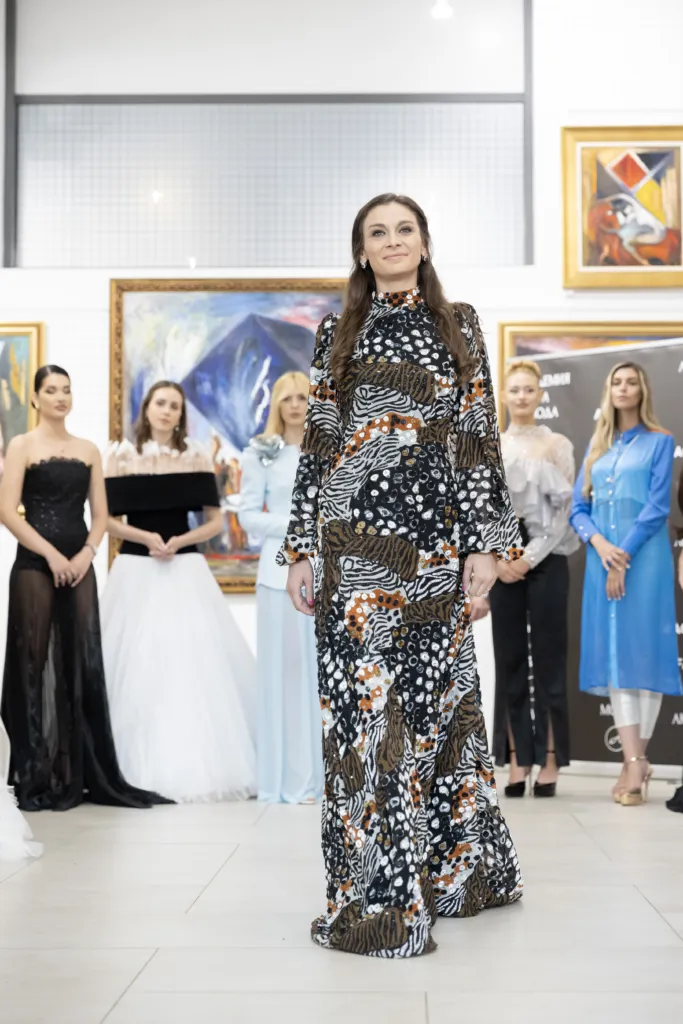 Камелия Симеонова в тоалет на Ивет Бианки. Фото: Академия за мода / Петър Станев