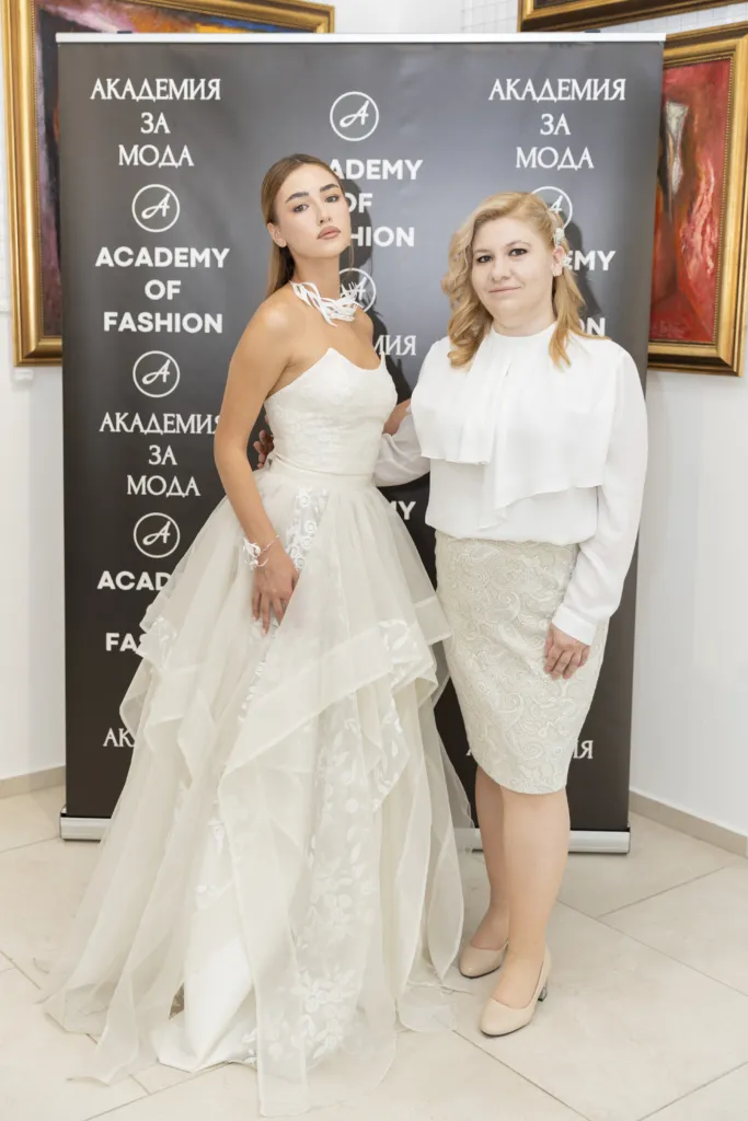 Наталия Йолова заедно с модела Илияна Борисова с нейни бижута. Фото: Академия за мода / Петър Станев