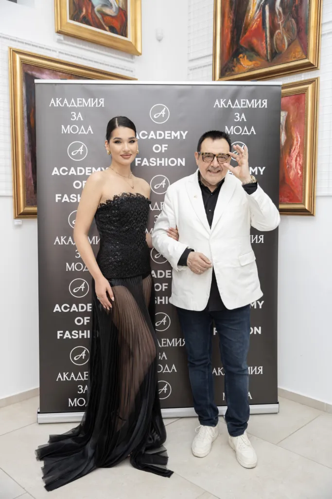 Александра Кръстева в тоалет на Ивет Бианки и проф. Любомир Стойков. Фото: Академия за мода / Петър Станев