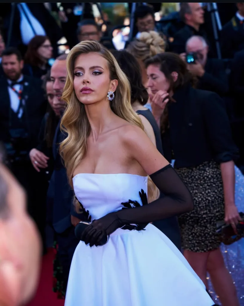 Мариана Бекова – чешка актриса, модел и носителка на титлата Мис Чехия, облечена в тоалет на Ивет Бианки.
Фото: Архив на Ивет Бианки