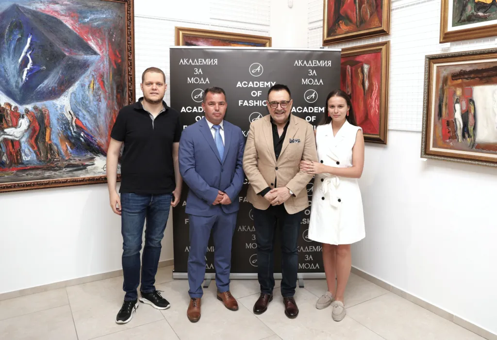 Проф. Любомир Стойков заедно с Калин Стойков, Антон Златанов и Хелена Тодорова. Фото: Академия за мода / Петър Станев