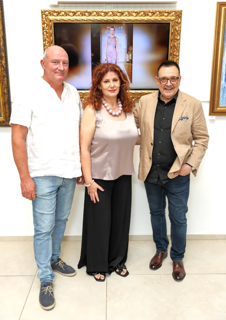 Семейство Банови и проф. Любомир Стойков. Фото: Академия за мода / Петър Станев