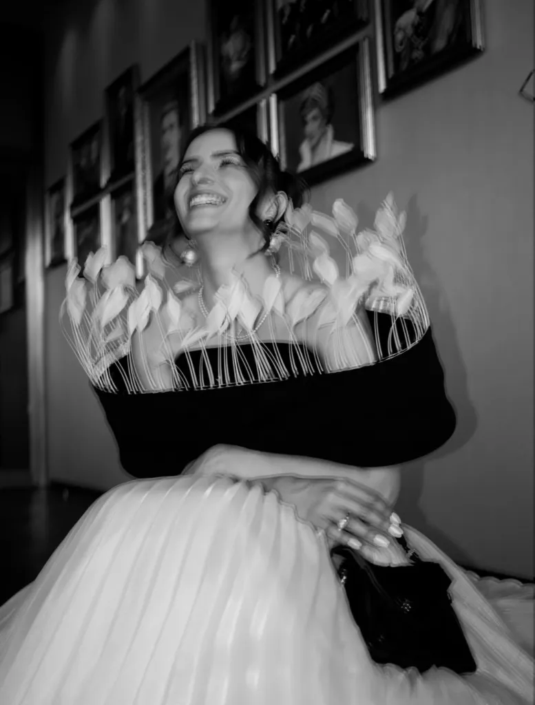 Изабел Овчарова в тоалет на Ивет Бианки. Фото: Архив на Ивет Бианки