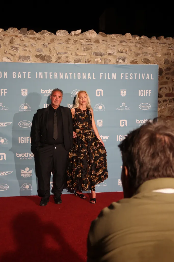 Ивайло Апостолов и Силвия Апостолова, облечена в тоалет на Ивет Бианки. Фото: Архив на Ивет Бианки