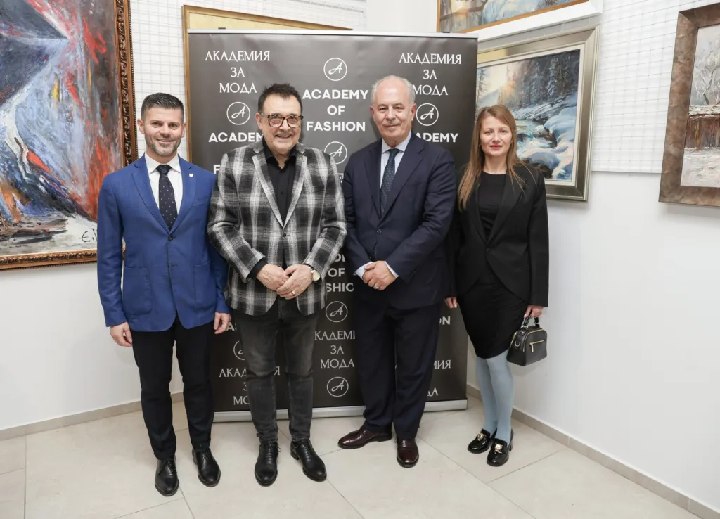 Роберто Санторели, проф. Любомир Стойков, Н.Пр. Марчело Апичела и Анелия Петкова.
Фото: Академия за мода / Петър Станев