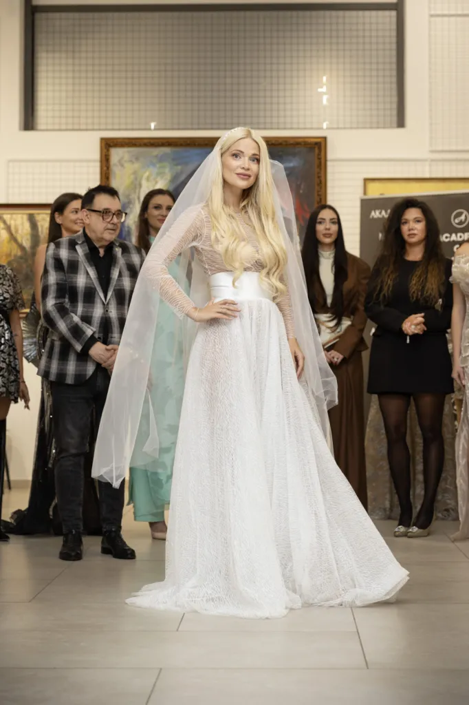 Вероника Стефанова в тоалет на Таня Ян. Фото: Академия за мода / Петър Станев