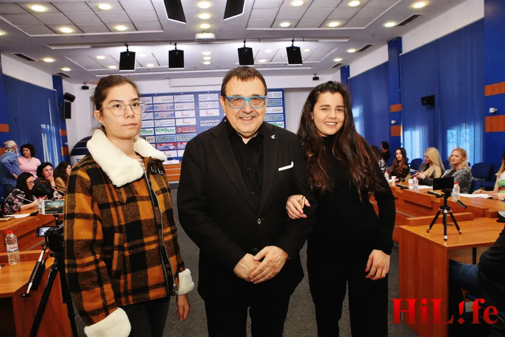 Иванина Иванова, проф. Любомир Стойков и Ивана Стоянова. Академия за мода / Хайлайф