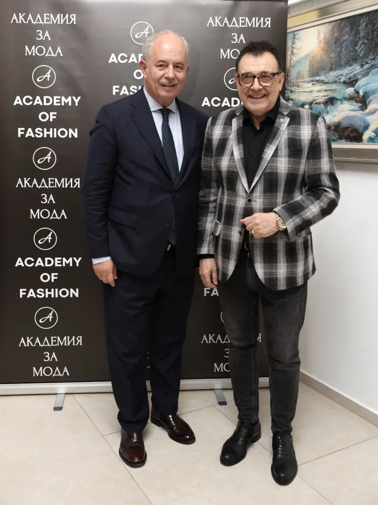 Н.Пр. Марчело Апичела и проф. Любомир Стойков.
Фото: Академия за мода / Петър Станев