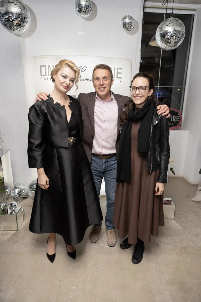 Десислава Зафирова (ляво), Росен Иванов (в средата). Фото: Алма комуникация / Петър Станев