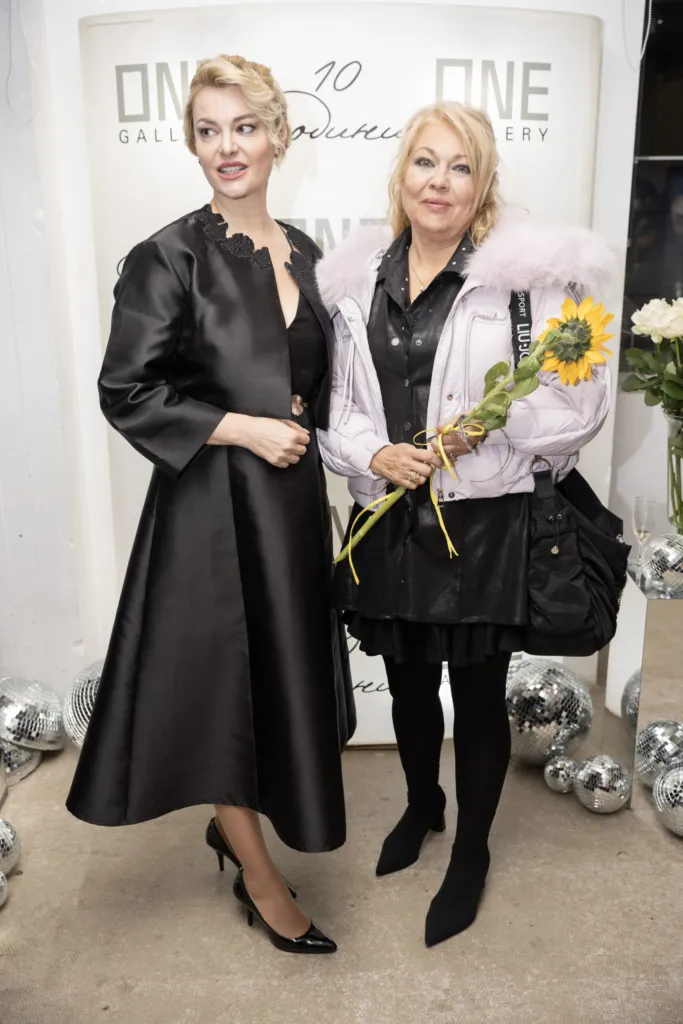 Десислава Зафирова (ляво). Фото: Алма комуникация / Петър Станев