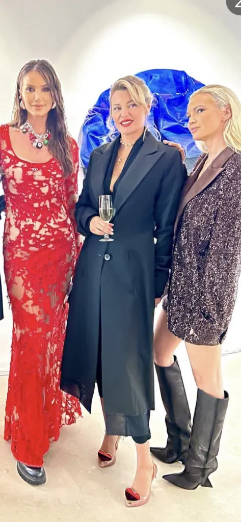 Десислава Зафирова заедно с Александра Богданска и Никиото. Фото: Архив на галерията