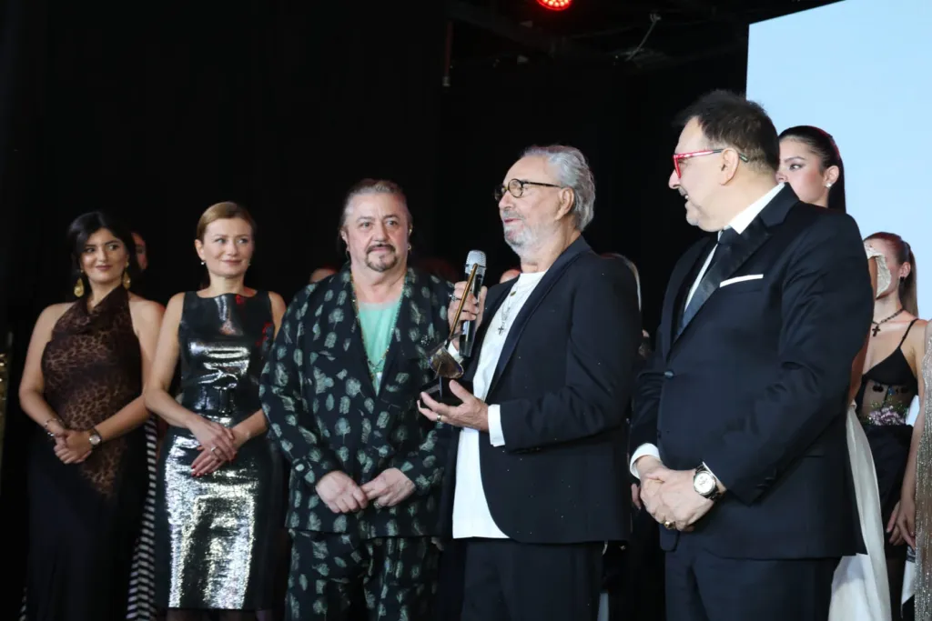 Роко Бароко беше удостоен с наградата Златна игла на Академията за мода в категорията „Най-добър чуждестранен дизайнер“. Фото: HiLife