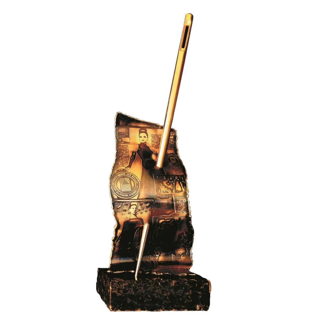 Статуетката „Златна игла", изработена от бижутера Анжело Красини.
Фото: Академия за мода