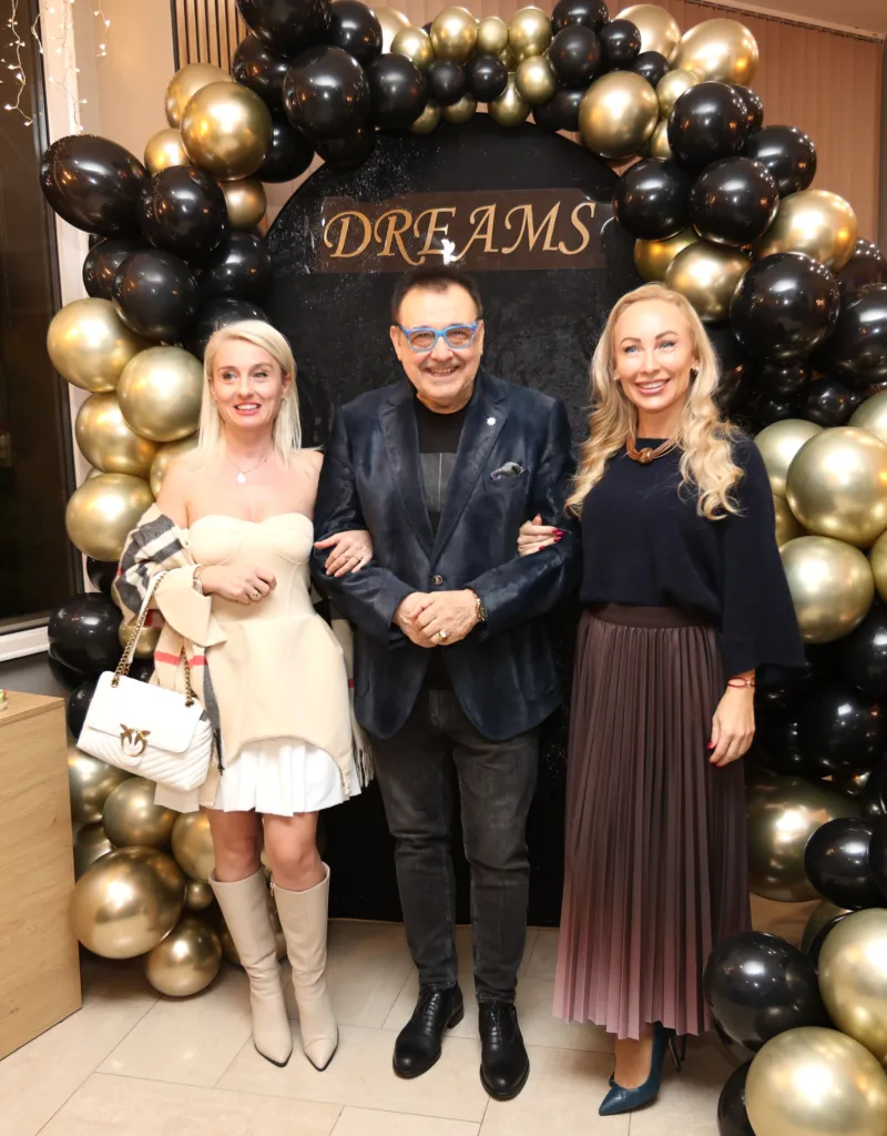 Проф. Любомир Стойков (в средата) и Росица Велкова (вдясно). Фото: Алма комуникация / Петър Станев