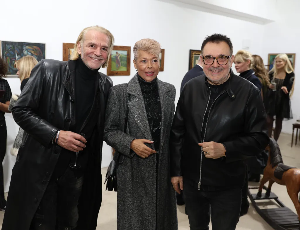 Проф. Любомир Стойков заедно с Ники Сотиров и неговата съпруга. Фото: Алма комуникация / Петър Станев