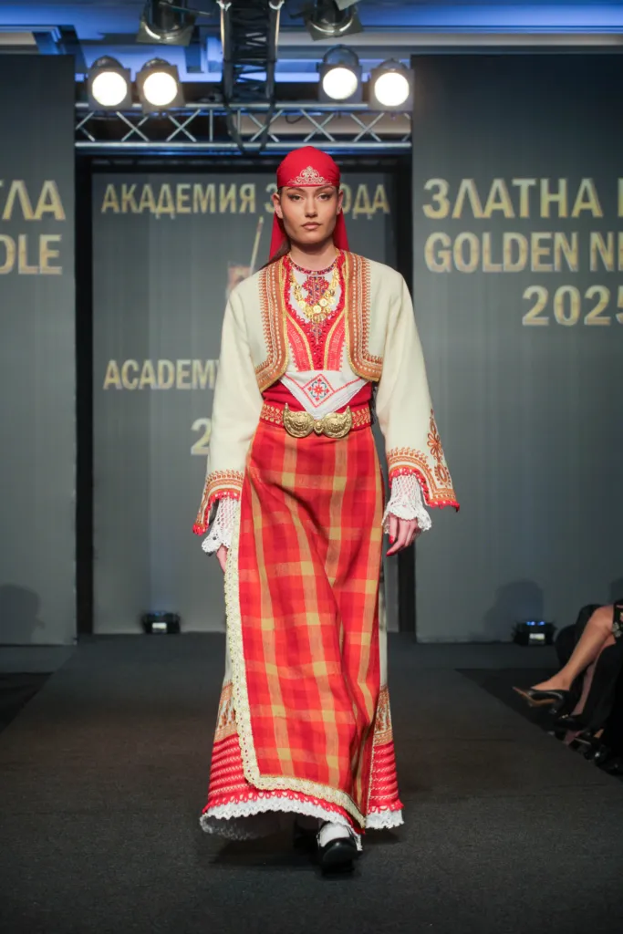 Предложение на бранда Bulgarche by Bozov Style и Соня Бозова. Фото: Академия за мода / Антон Марков