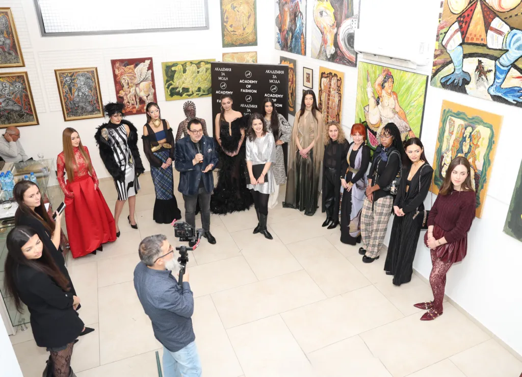 Проф. Любомир Стойков по време на откриването на Вечерта на стила на тема Glam Night. Фото: Академия за мода / Петър Станев