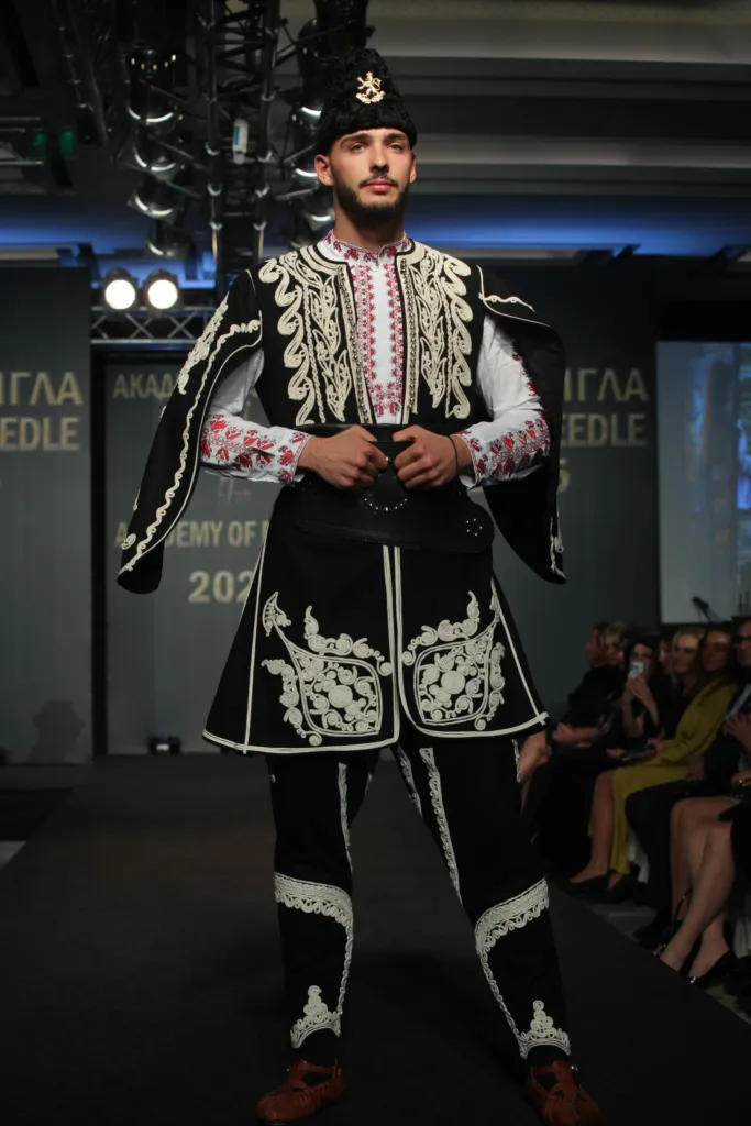 Предложение на бранда Bulgarche by Bozov Style и Соня Бозова. Фото: Академия за мода / Антон Марков