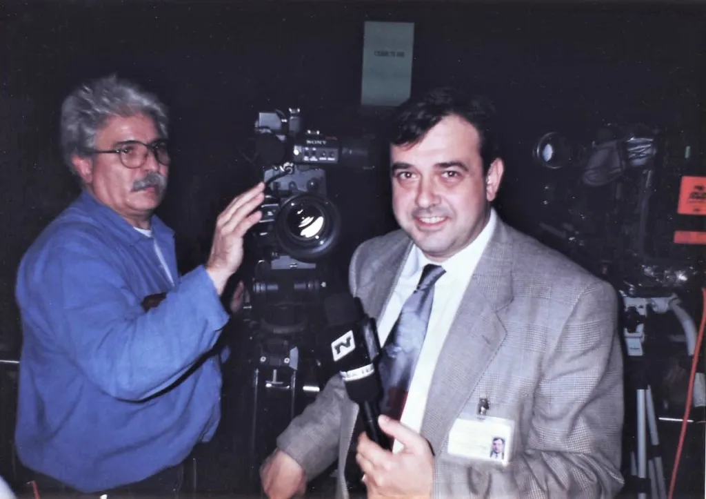 Любомир Стойков и операторът Светослав Мечкуевски – Коко, в Париж – на Седмицата на модата, 1997 г. Фото: Личен архив на Любомир Стойков