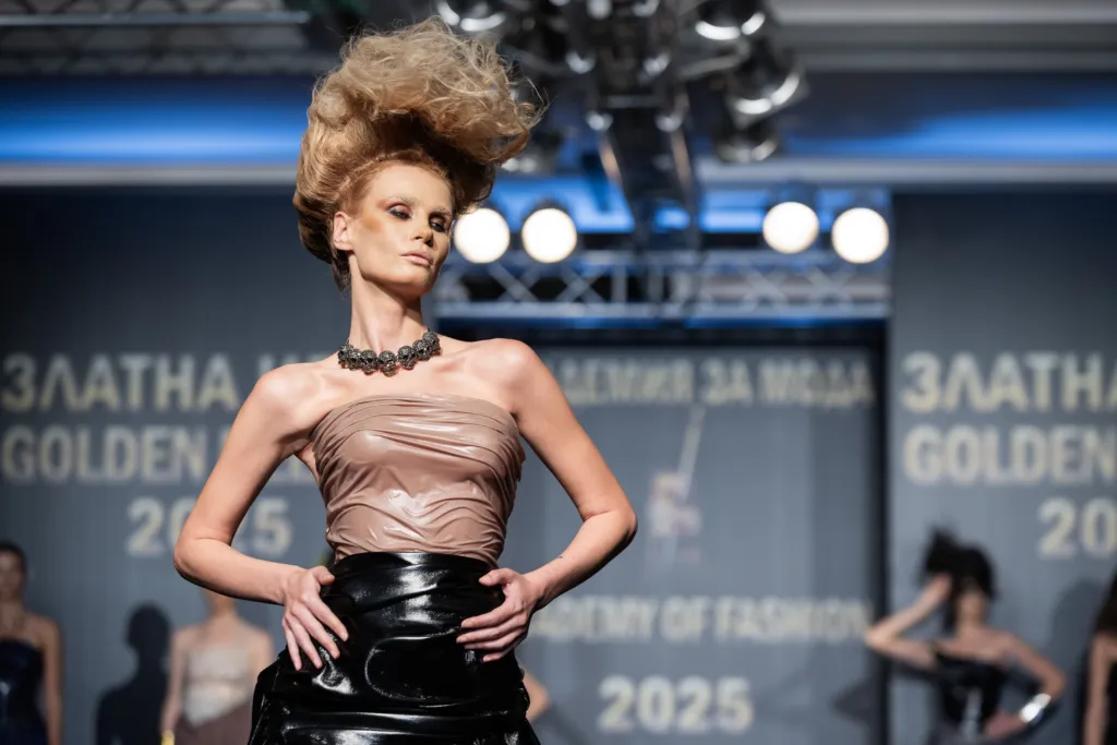 Предложение на Джордж Тодоров. Фото: Академия за мода / Петър Станев