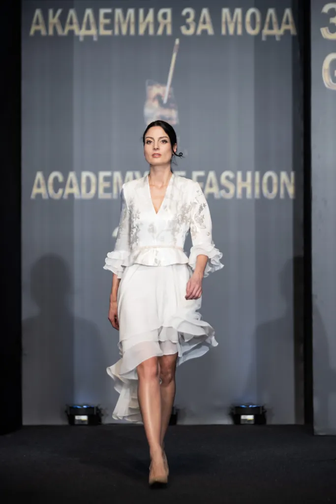 Предложение от дизайнерката Нели Колева. Фото: Академия за мода / Петър Станев